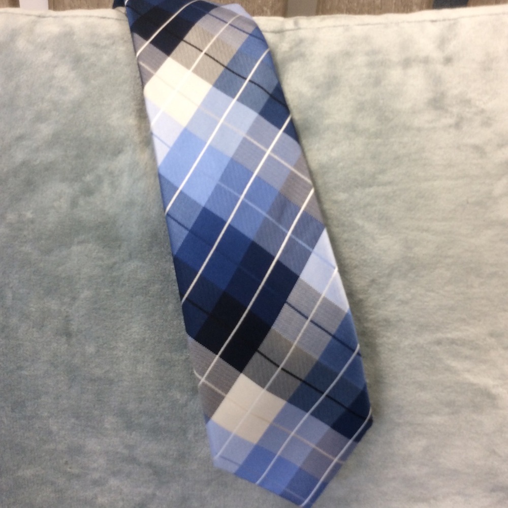 Tie - Picture 2 of 3